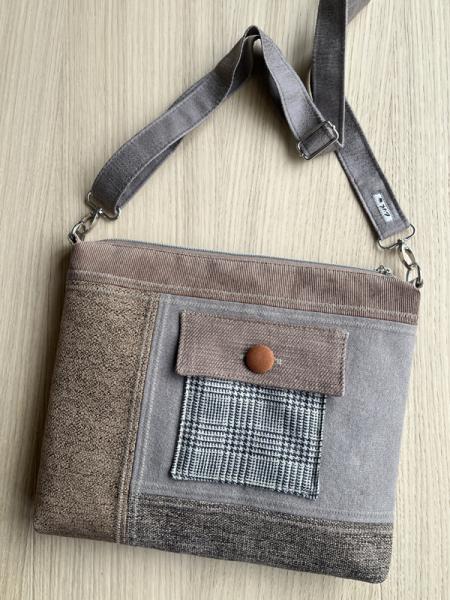 "Flickenwerk IV mit Tasche" - TAUPE